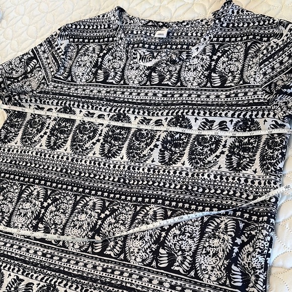 3 for $10 Old Navy Navy and White Patterned Lightweight Polyester Tee Shirt Sm - Picture 7 of 7